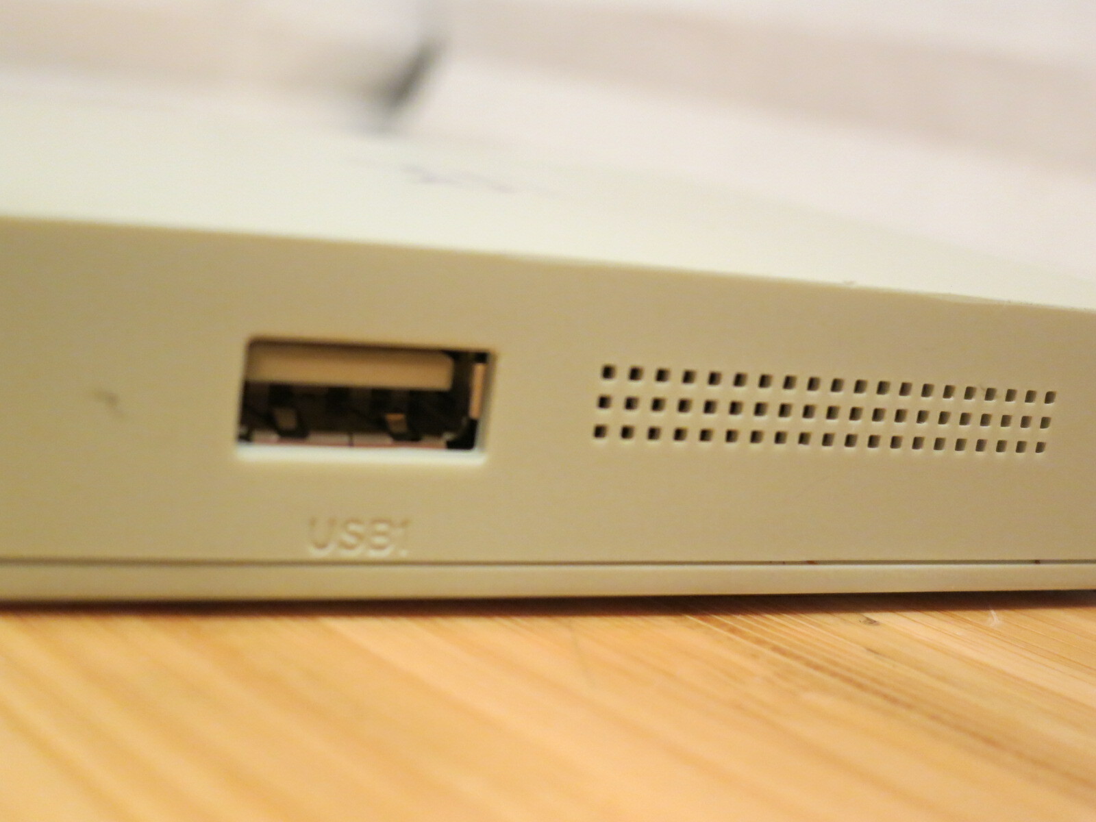 Xios XS – PTGMCXXALU-US – Media Play Box- TOFU, WiFi, Bluetooth, USB, HDMI, SPDI