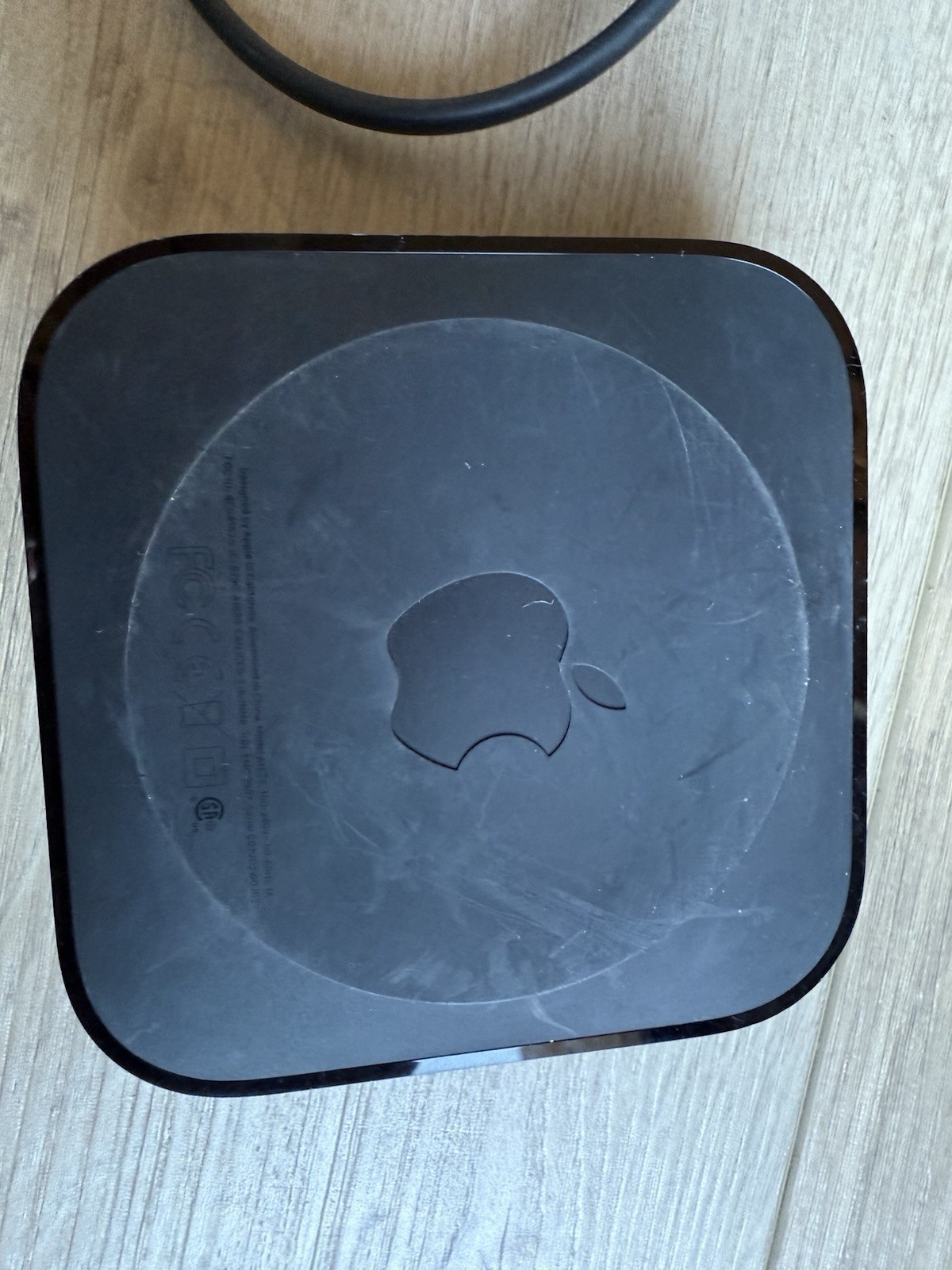 Apple Tv WiFi + Ethernet Media Streamer Black + box + power cord