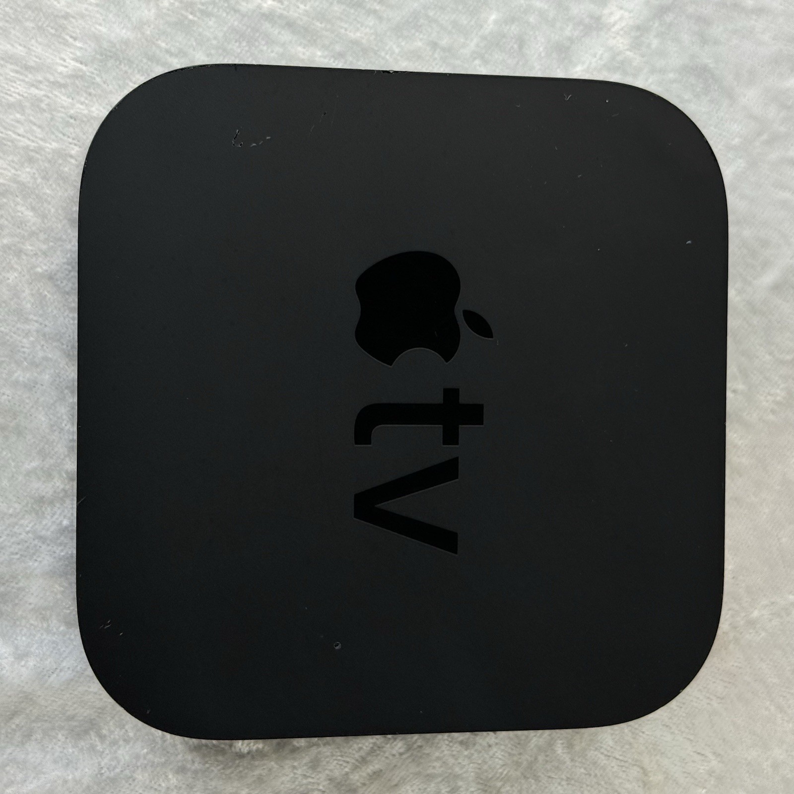 Apple TV A1625 4th Gen 32GB HD Media Streamer Remote AC & HDMI Cables Updated