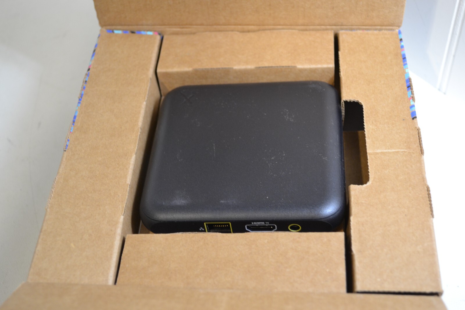 XUMO Stream Box – 4K UHD Streaming with Voice Search Model: SCXI11BEI
