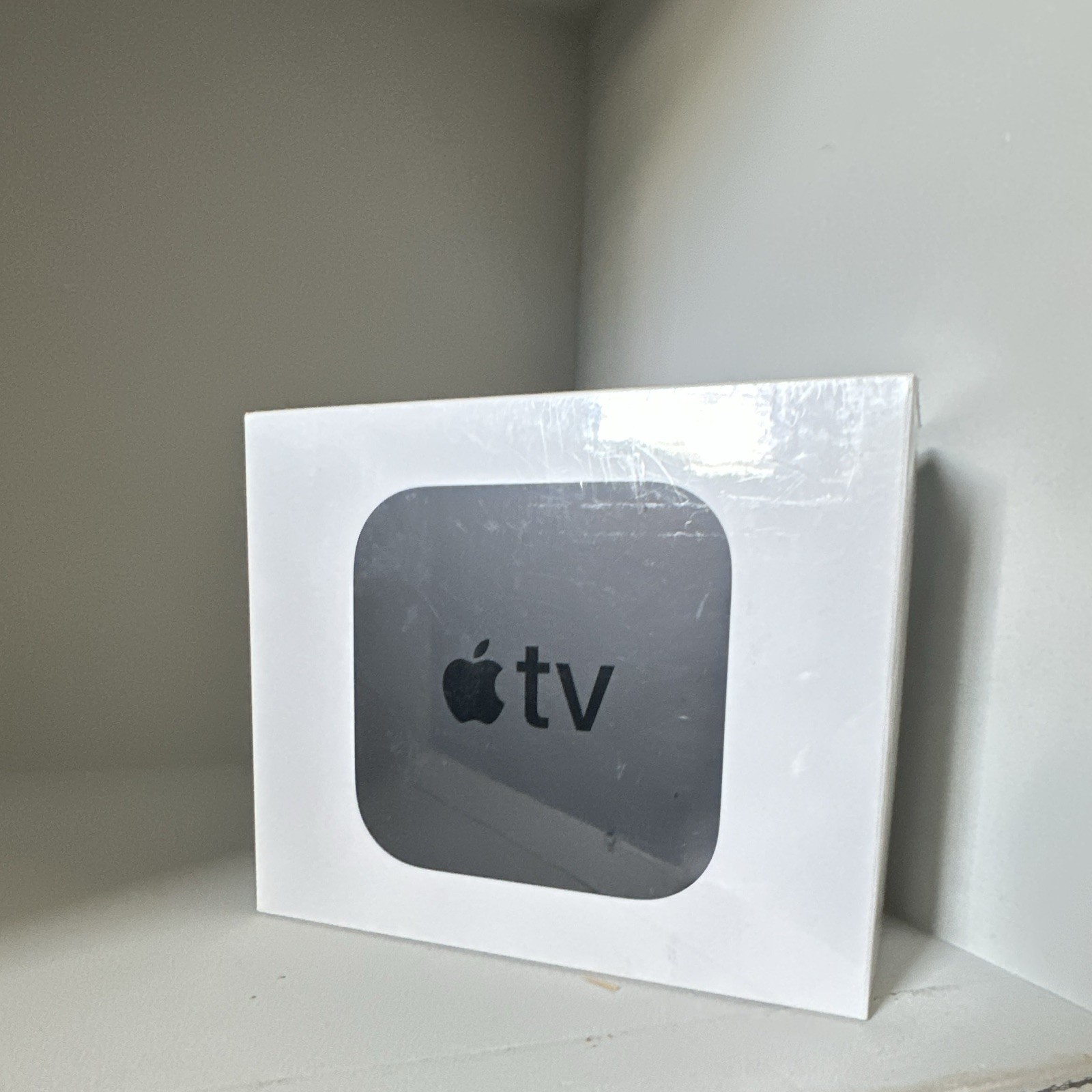 Apple TV 4K HDR 32GB 1st Gen Wi-Fi Media Streamer MQD22LL/A A1842