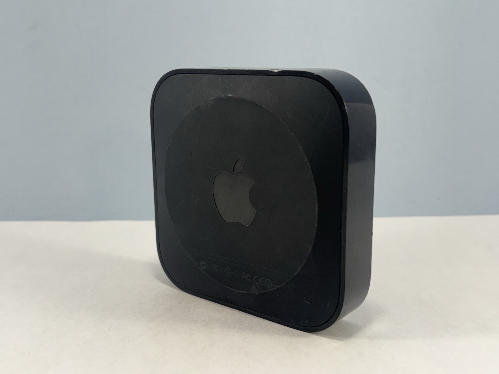 Apple TV (3th Gen) A1469 8GB 1080p HD Media Streamer NO REMOTE / CABLES – Tested