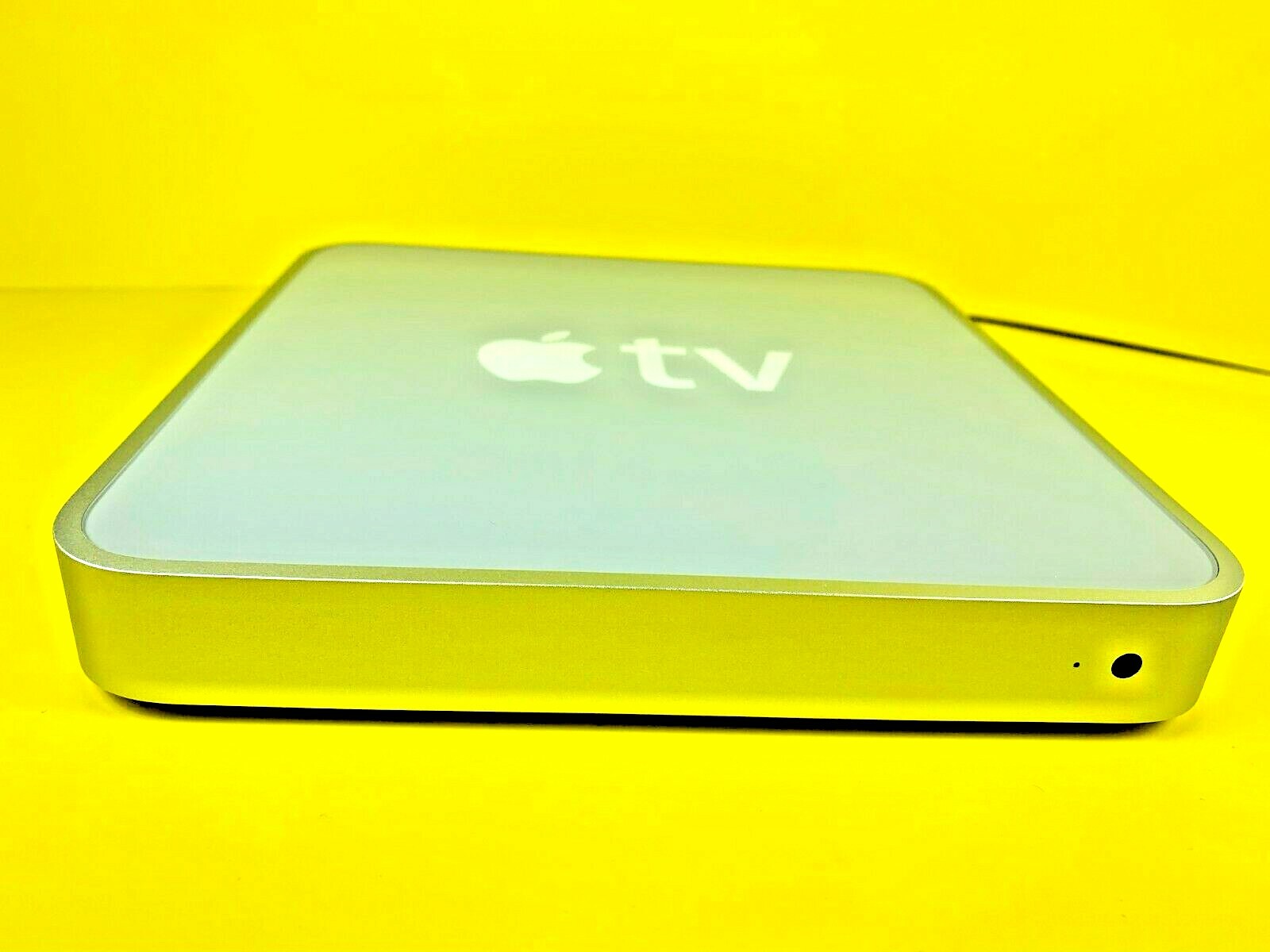 Apple TV Model No: A1218 100-240V 50-60 Hz ~ Untested