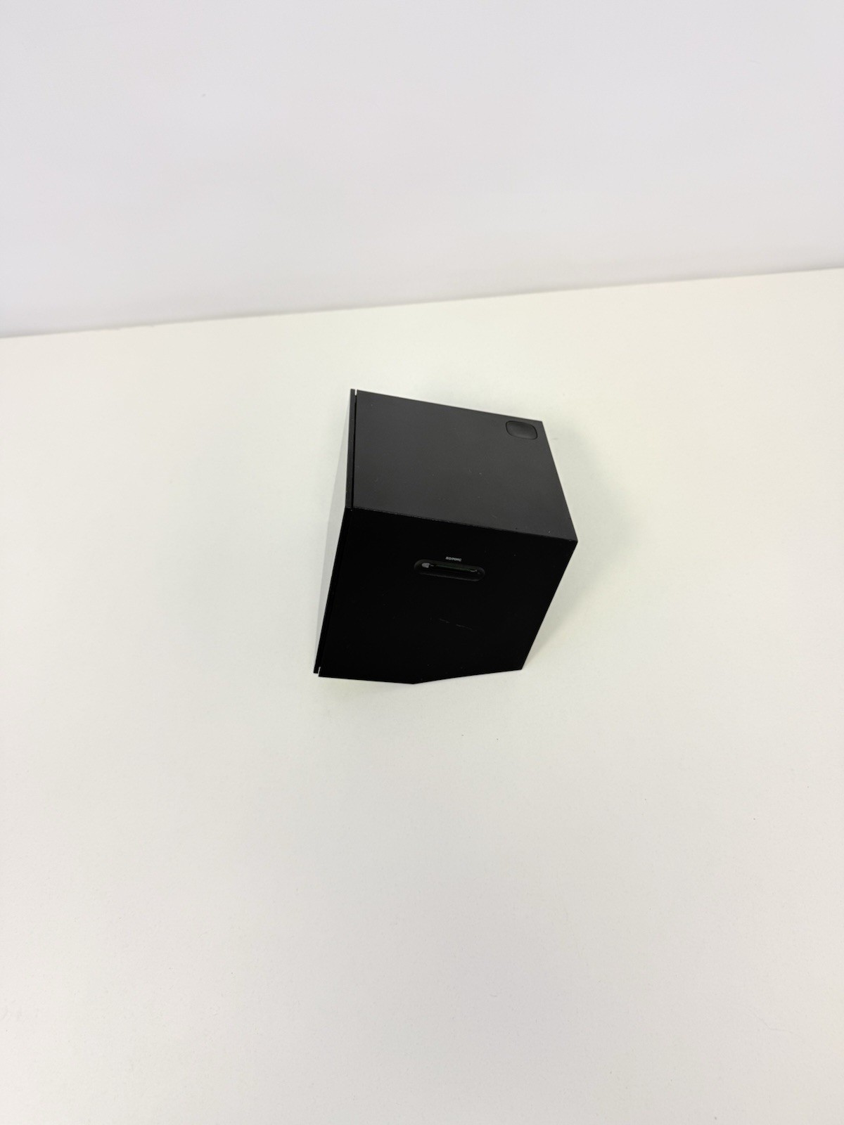 D-Link DSM-380 Boxee Box 1080p Full HD Media Player Black USB HDMI Ethernet Port