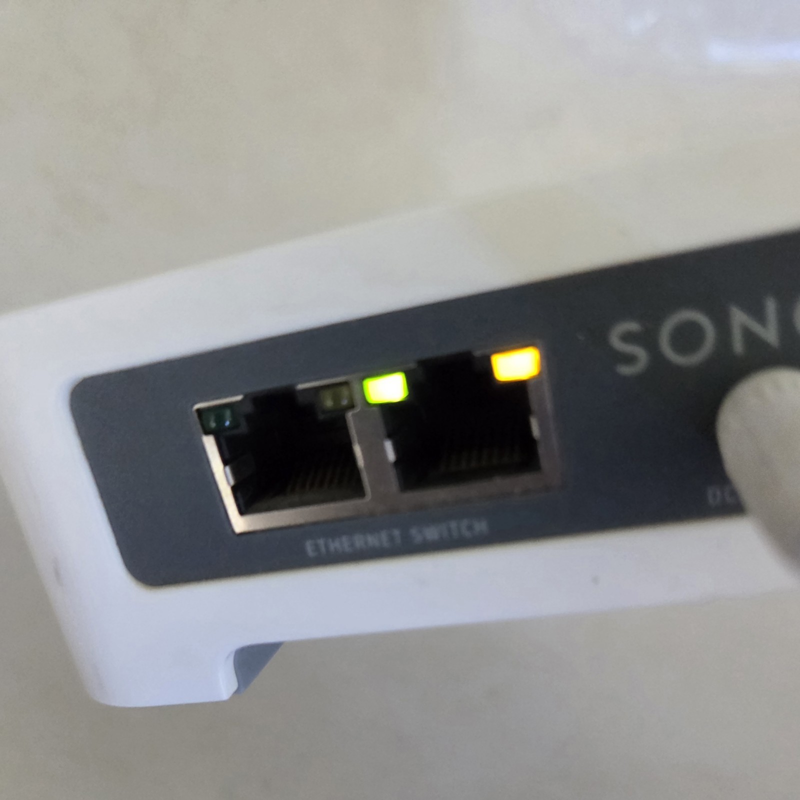 Sonos Connect Bridge N1594 With Original Plug Lights Up