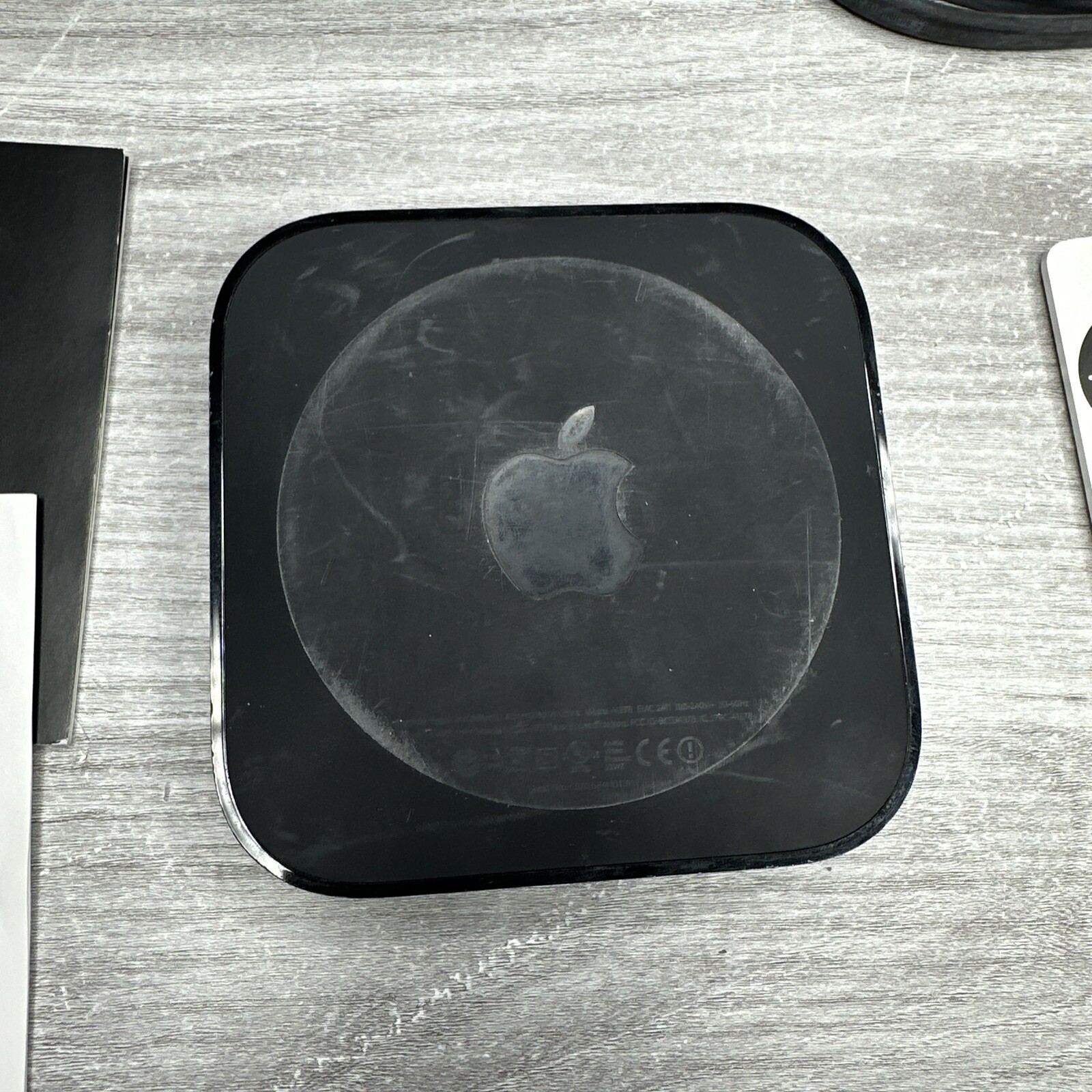 Apple TV 2nd Gen A1378 Streaming Media Player MC572LL/A with Remote & Power Cord