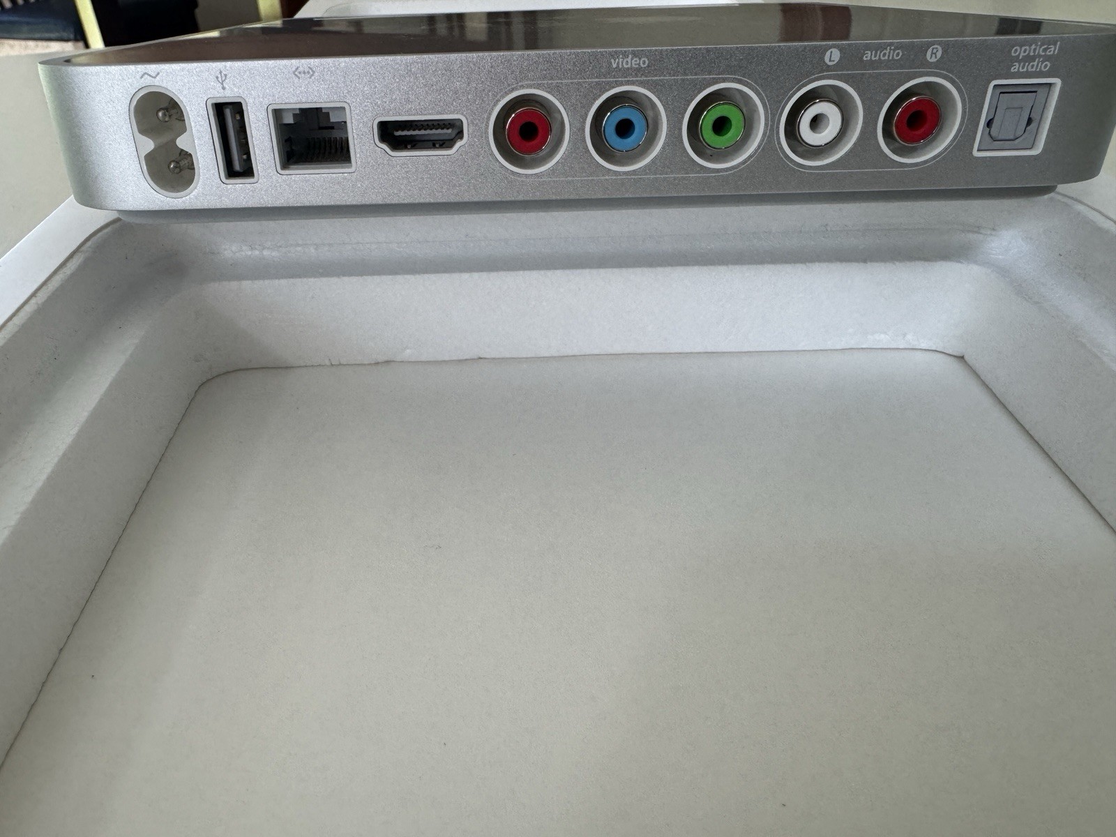Apple TV A1218 Original 1st Gen No power cord & Remote control SHIPS SAME DAY