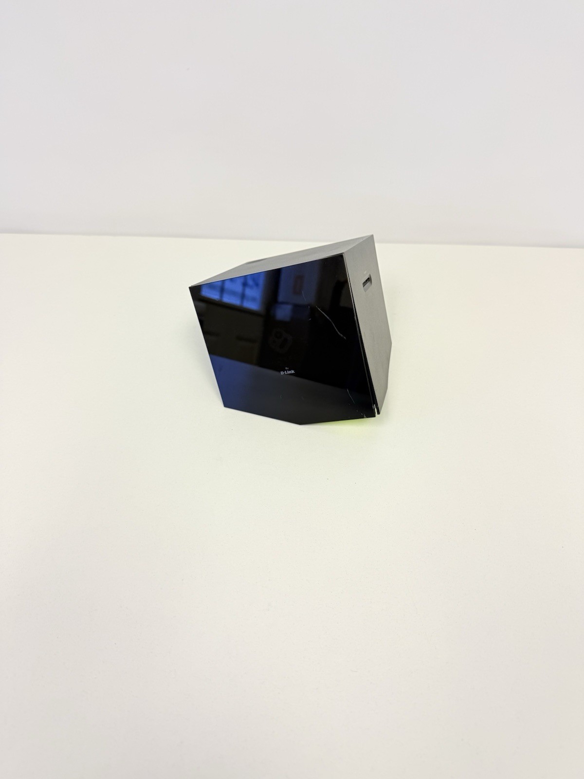 D-Link DSM-380 Boxee Box 1080p Full HD Media Player Black USB HDMI Ethernet Port