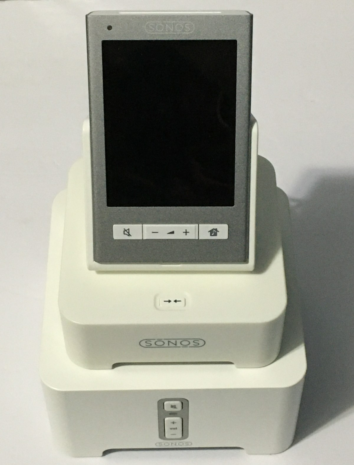 Sonos ZP80 Receiver, BR100 Bridge, and CR200 charging Dock and Remote