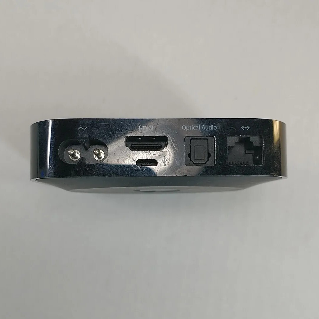 Apple TV 3 3rd Generation A1469 Streaming Media Player + Remote Power Cord Mount