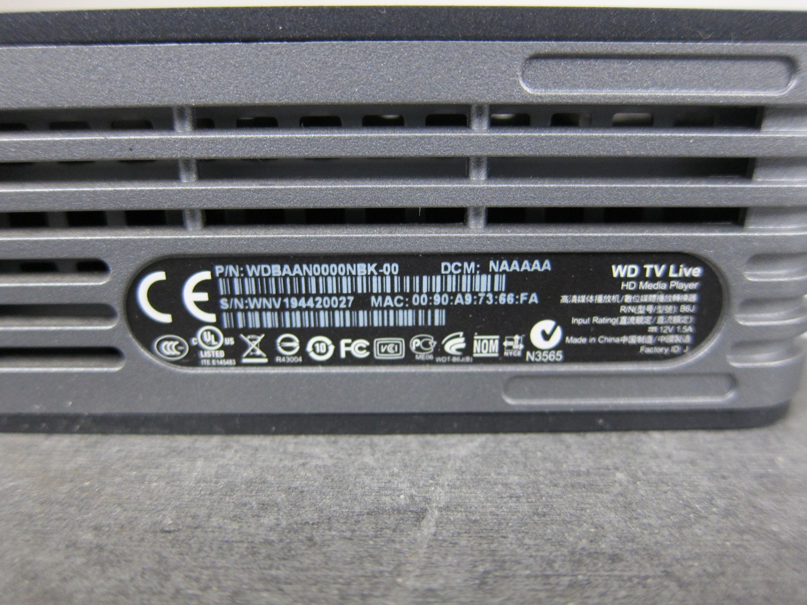 Western Digital WD TV HD Media Player w/ Remote & Power Adapter INCLUDED