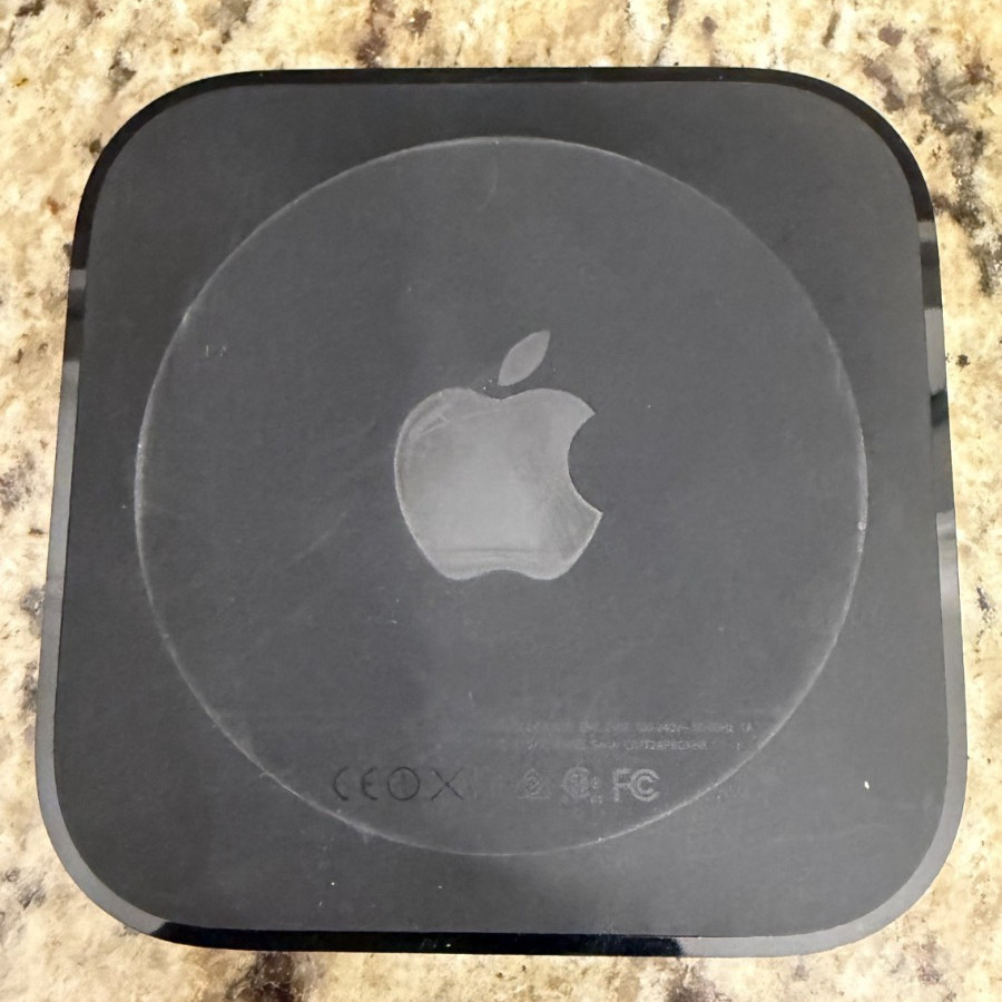 Apple TV (4th Generation) HD Media Streamer — A1625 — Fully Functional!