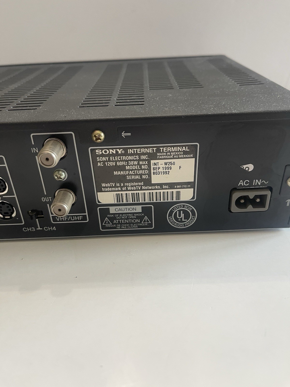 Sony INT-W200 Internet Terminal WebTV w/ Keyboard SWK-8660 – No Cords
