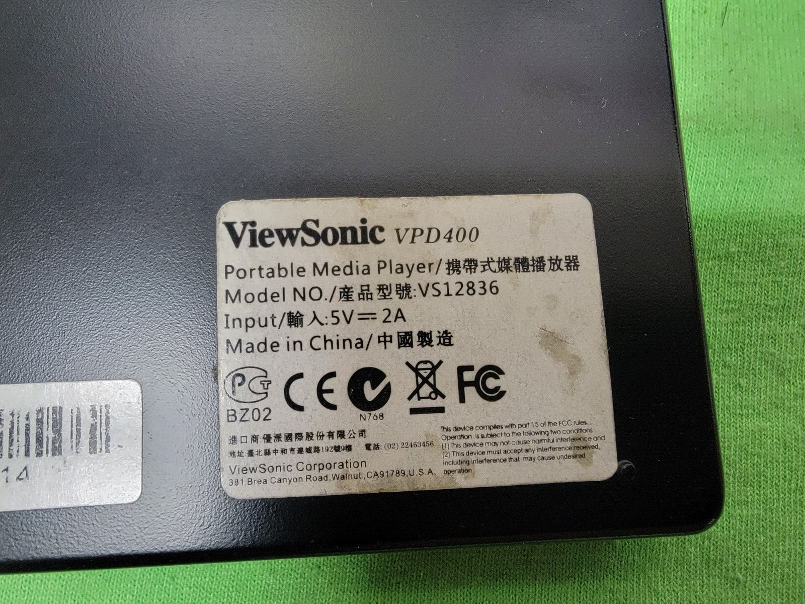 ViewSonic MovieBook VPD400 4.3″ Display 720p HD 8GB Portable Media Player