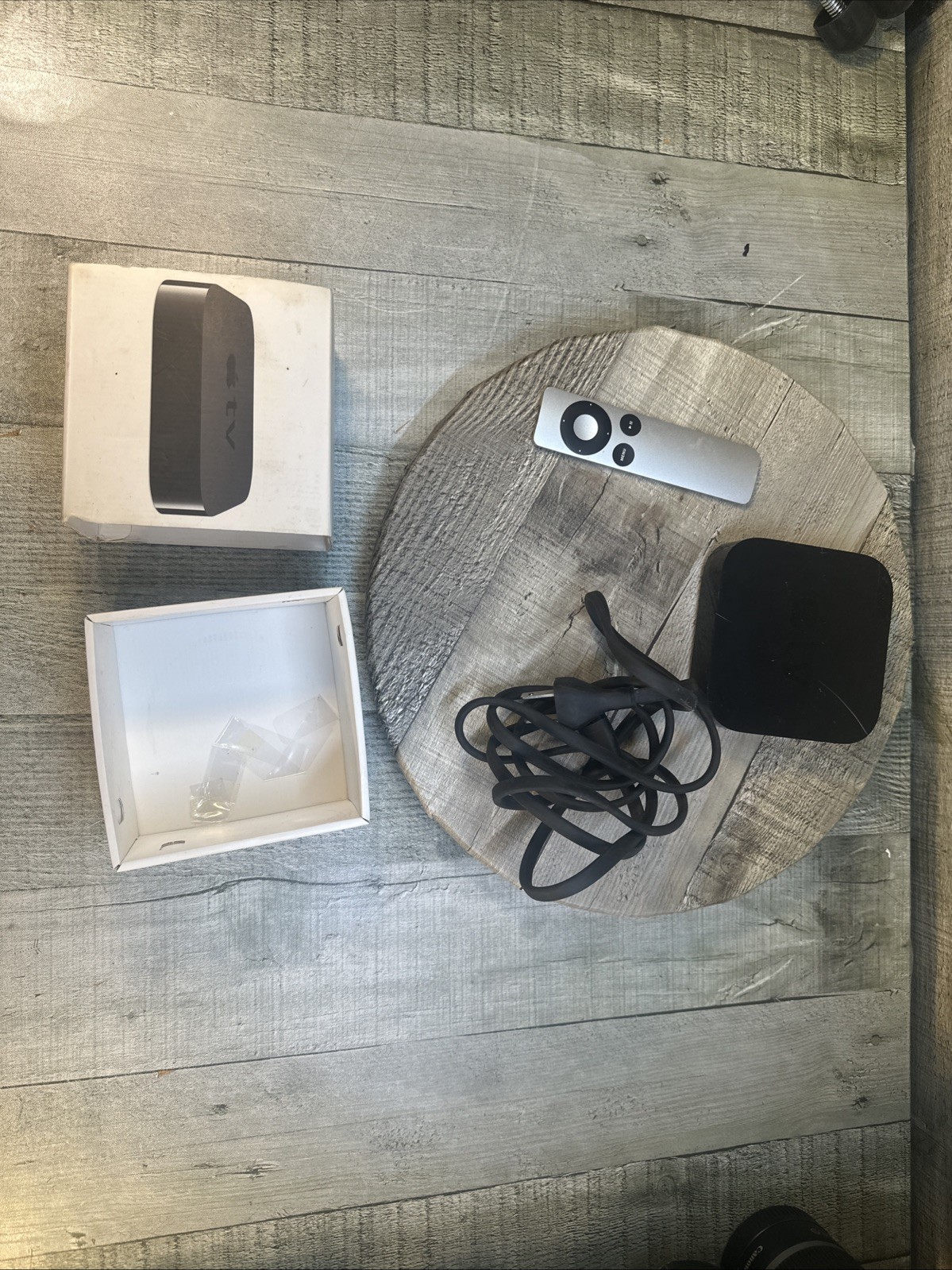 Apple TV A1469 3rd Generation (2013) + Remote Manual Original Box