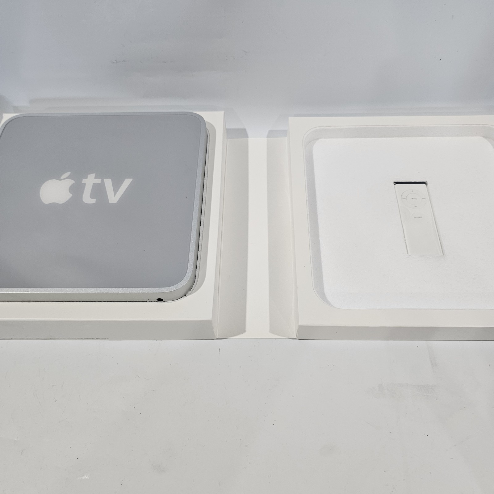 Apple TV (1st Generation) 160GB Media Streamer Model A1218 MB189LL/A