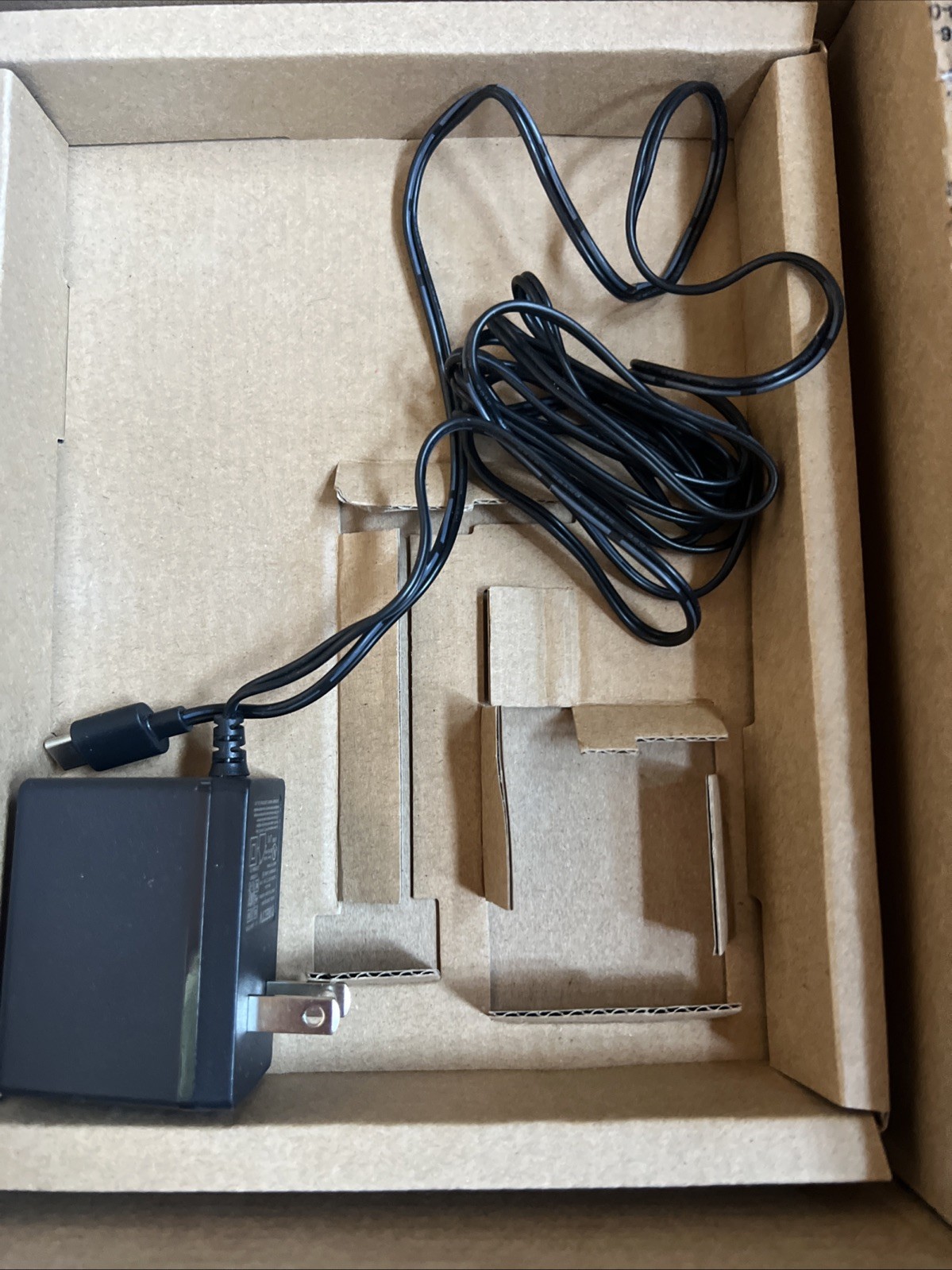 DIRECTV Gemini Air Streaming Device 4K Model P21KW-500 Wth AC Adapter and Remote