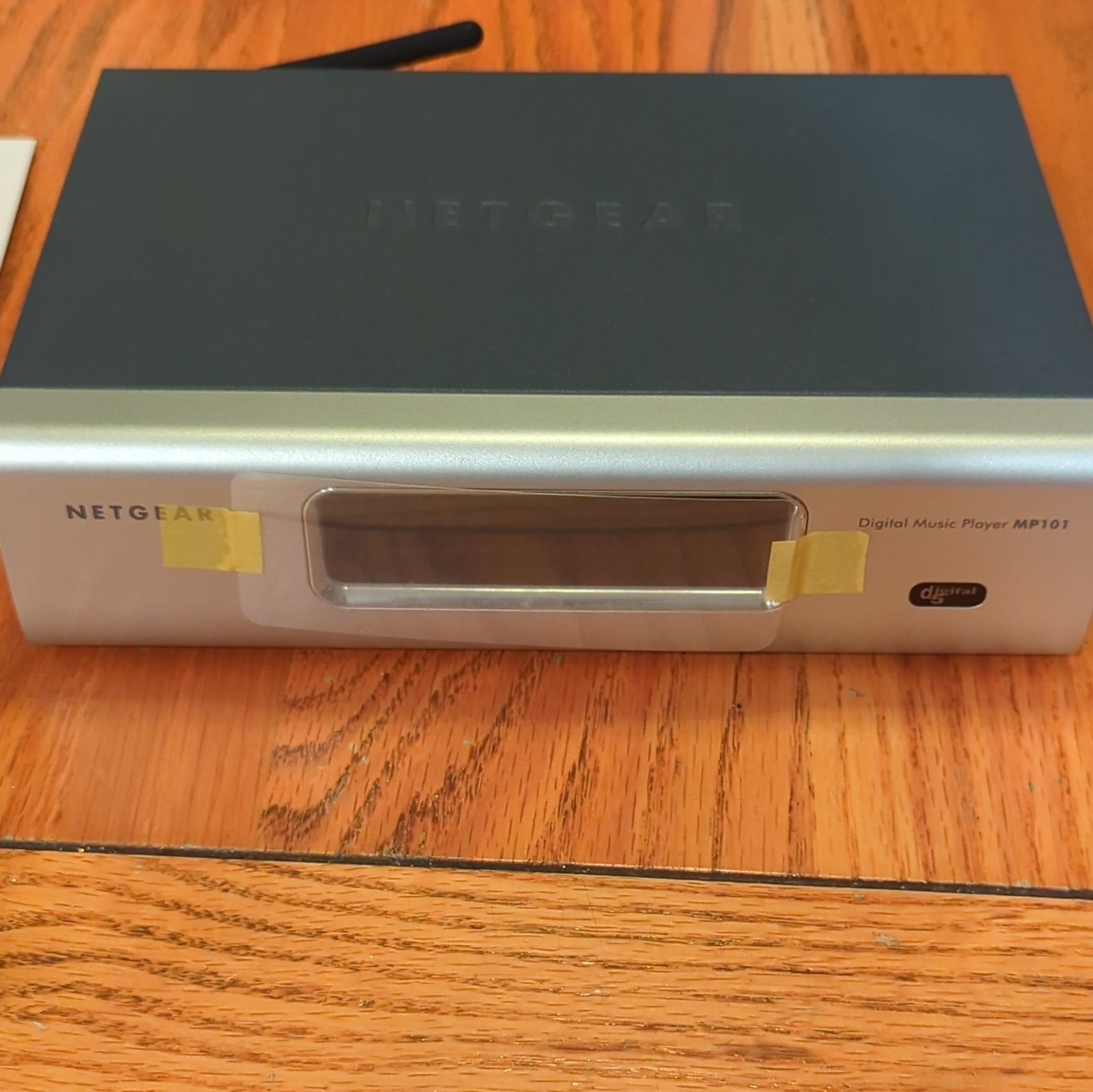 NETGEAR MP101 Wireless Converter Box MP3 Digital Music Player w/ Remote