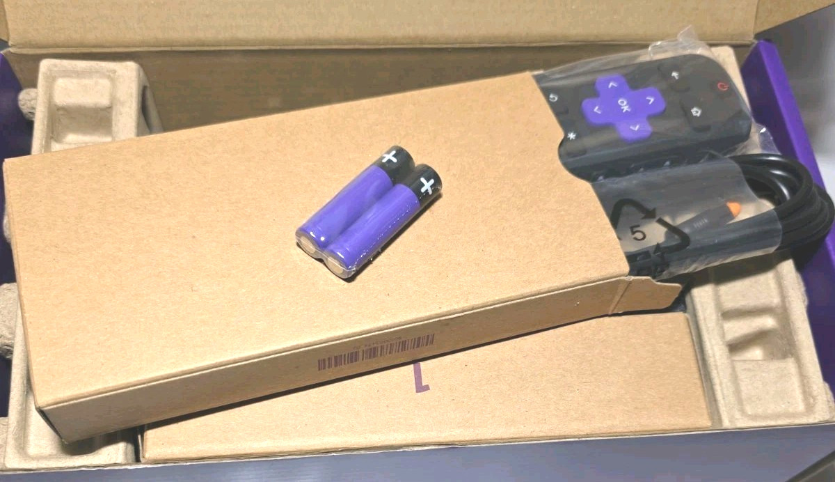 Roku Streambar SE 2-in-1 TV Soundbar with Built-in Streaming NEW-OPEN BOX