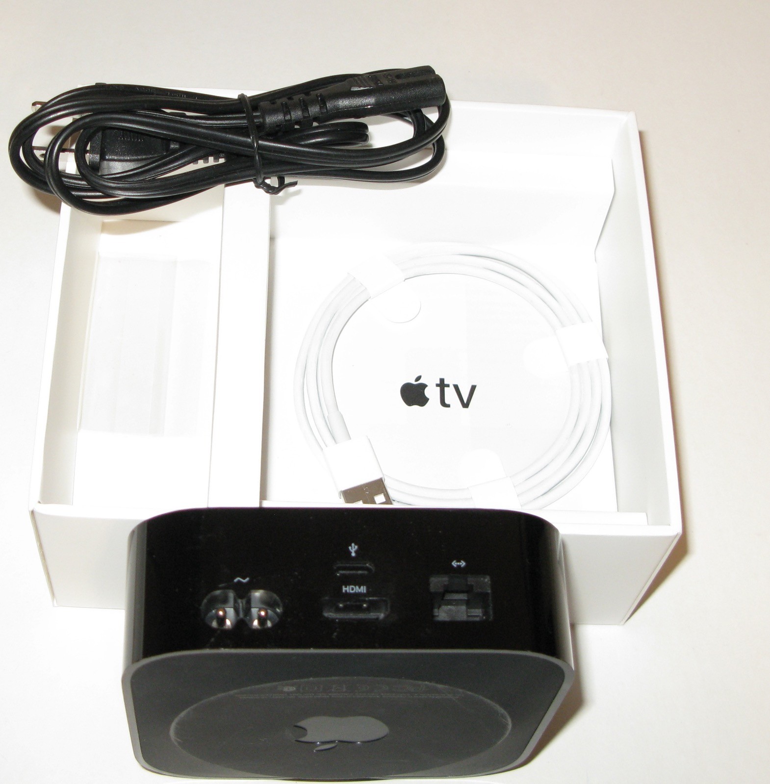 APPLE TV HD A1625 MR912LL/A.UNUSED.REMOTE..CABLES.INSTRUCTION BOOKLET..BOX..