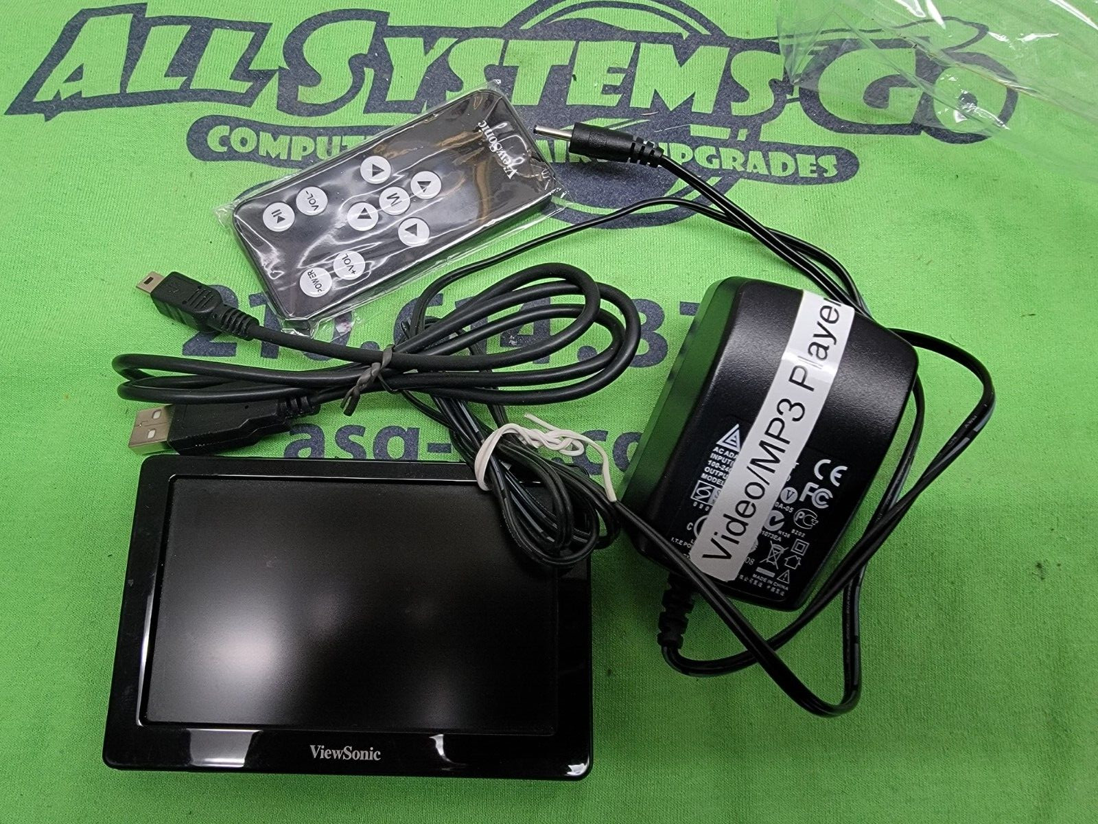 ViewSonic MovieBook VPD400 4.3″ Display 720p HD 8GB Portable Media Player