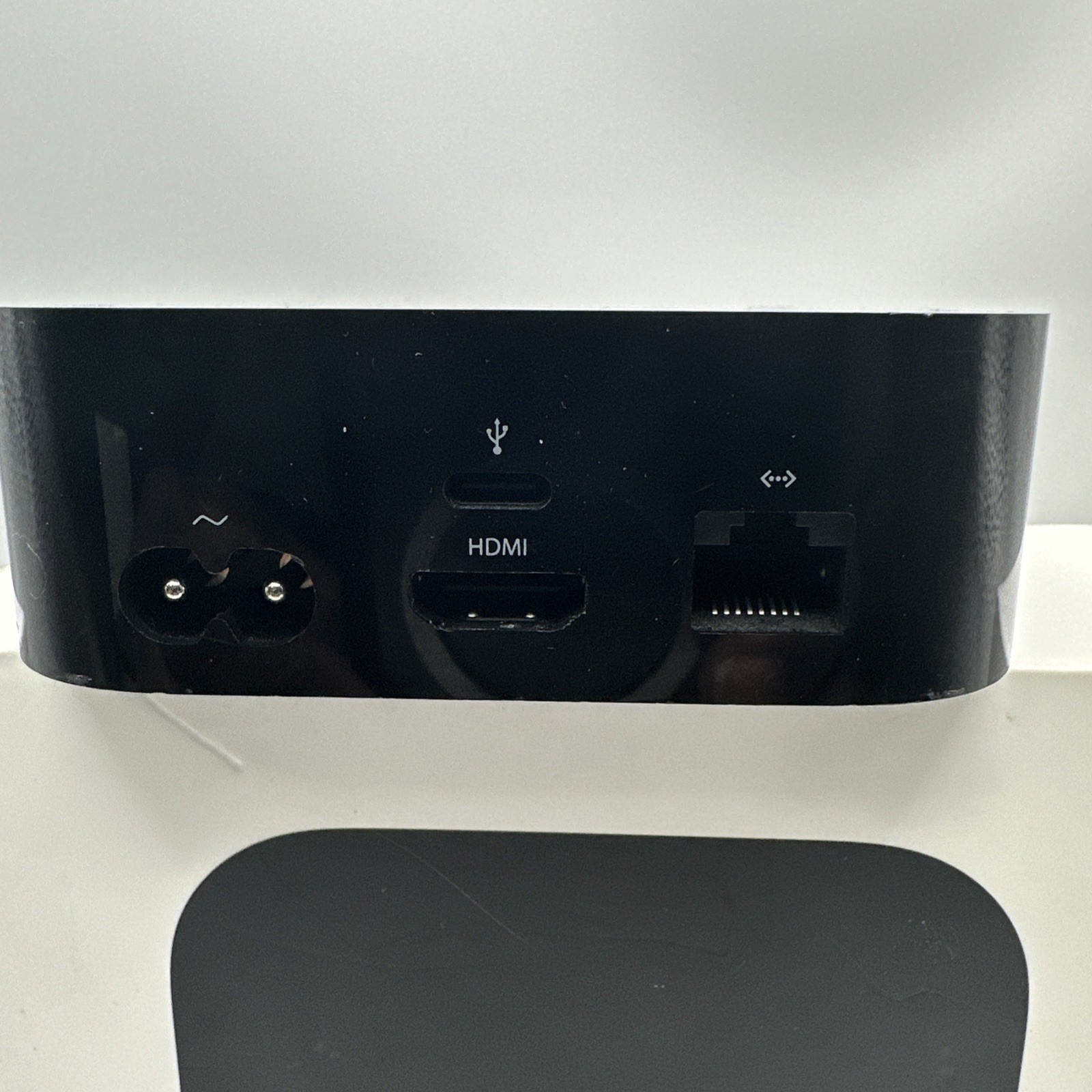 Apple TV 32GB A1625 Media streamer Remote & Power Cord (tested) With Box
