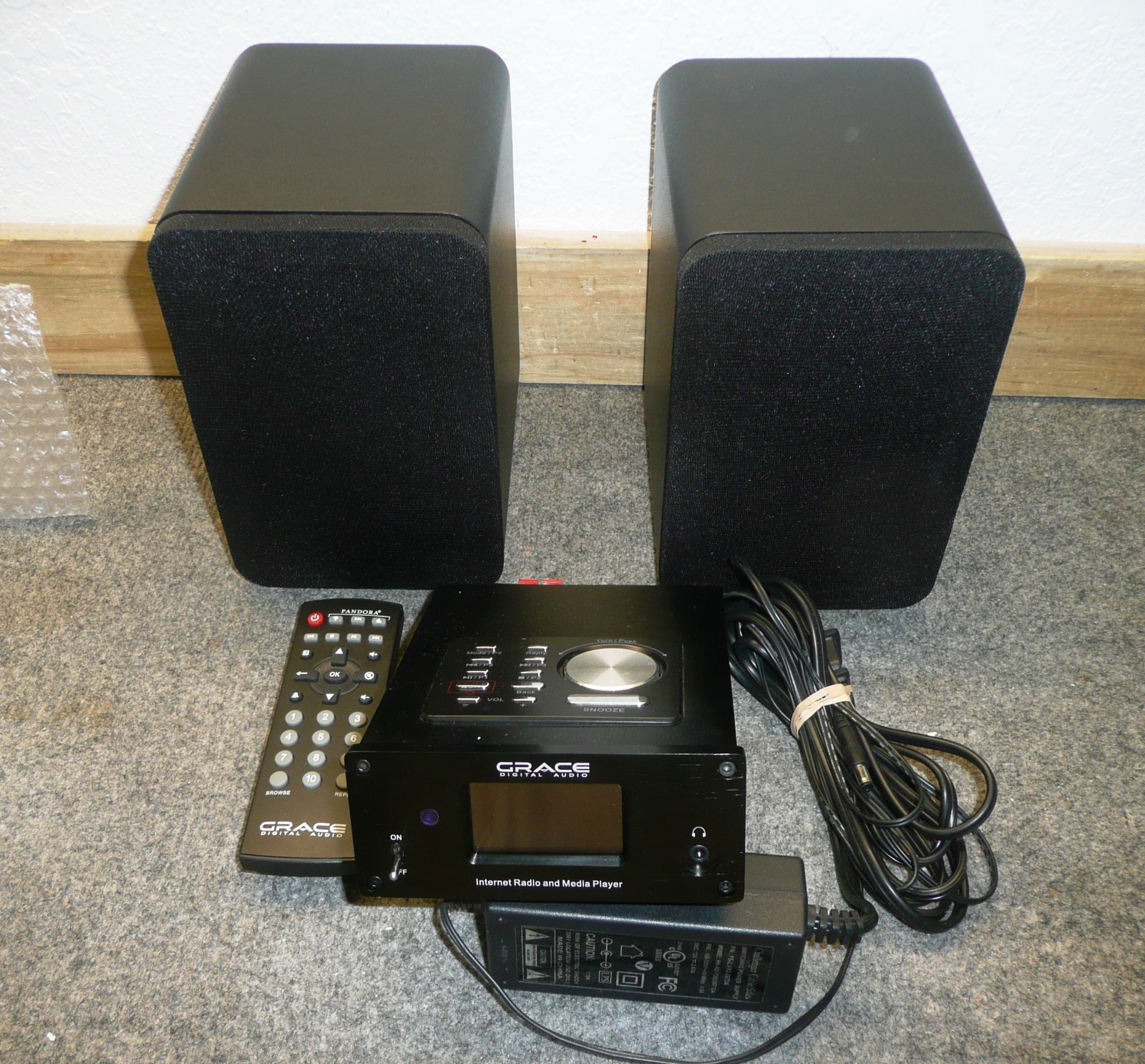 Grace Digital internet radio GDI-IRMS300 media player Pandora web audio aux in