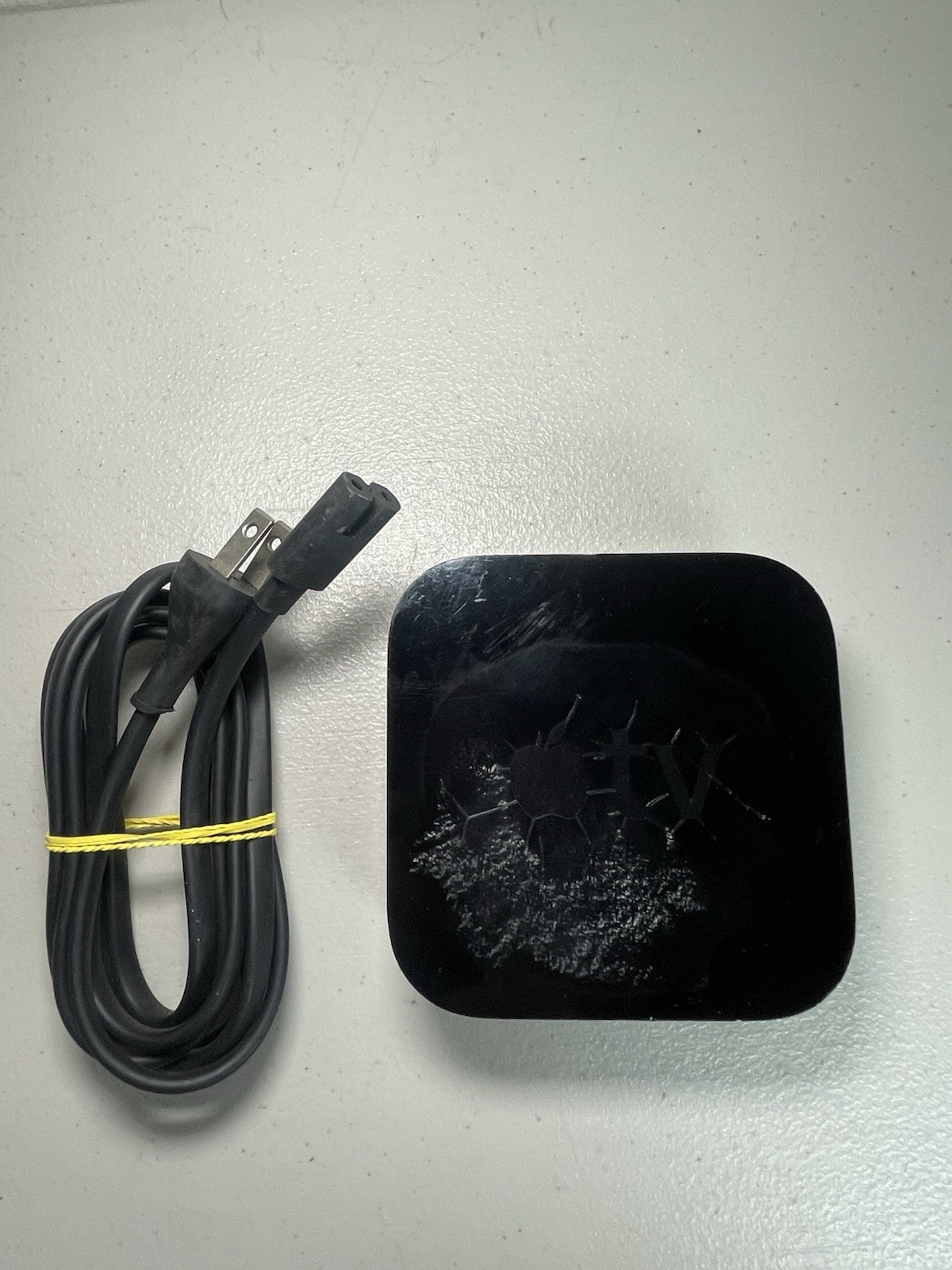 Apple TV (4th Generation) 32GB HD Media Streamer – TESTED (Cosmetic Ware)