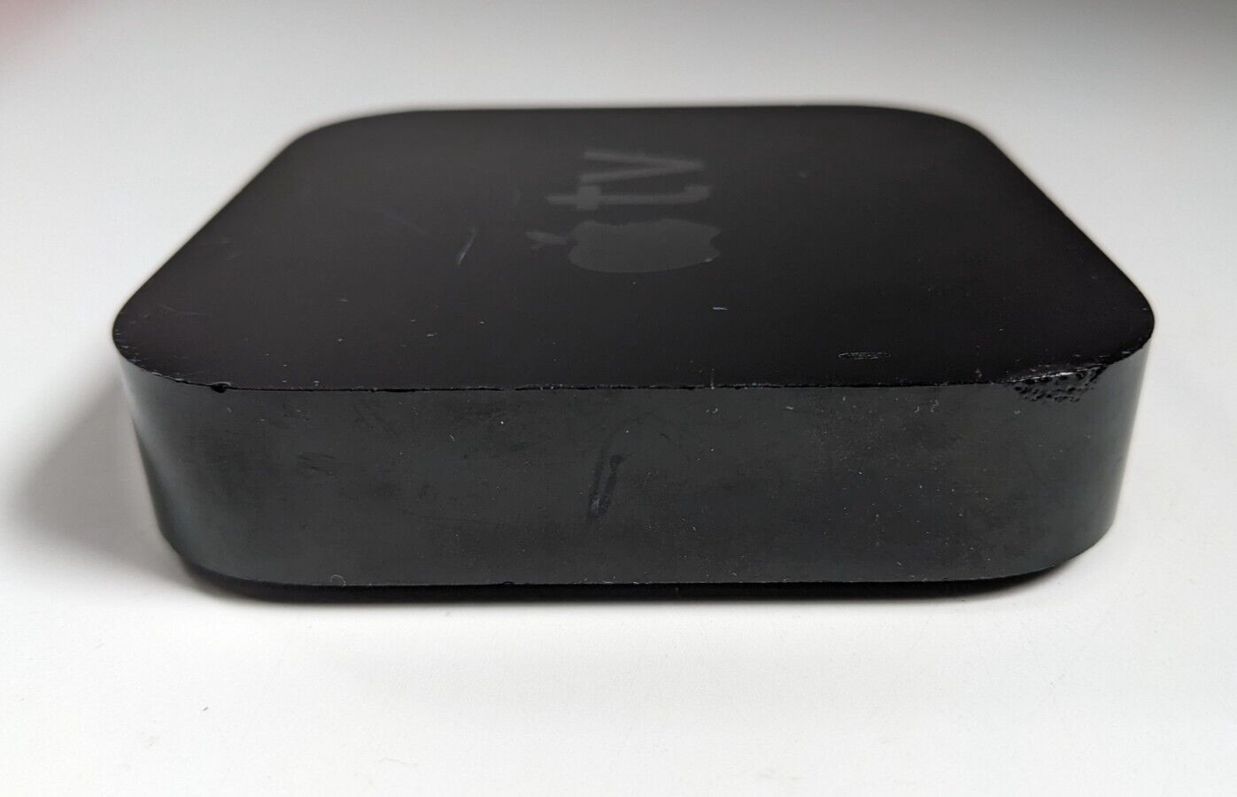 Apple TV 2nd Gen (A1378) 720p w/ generic remote control