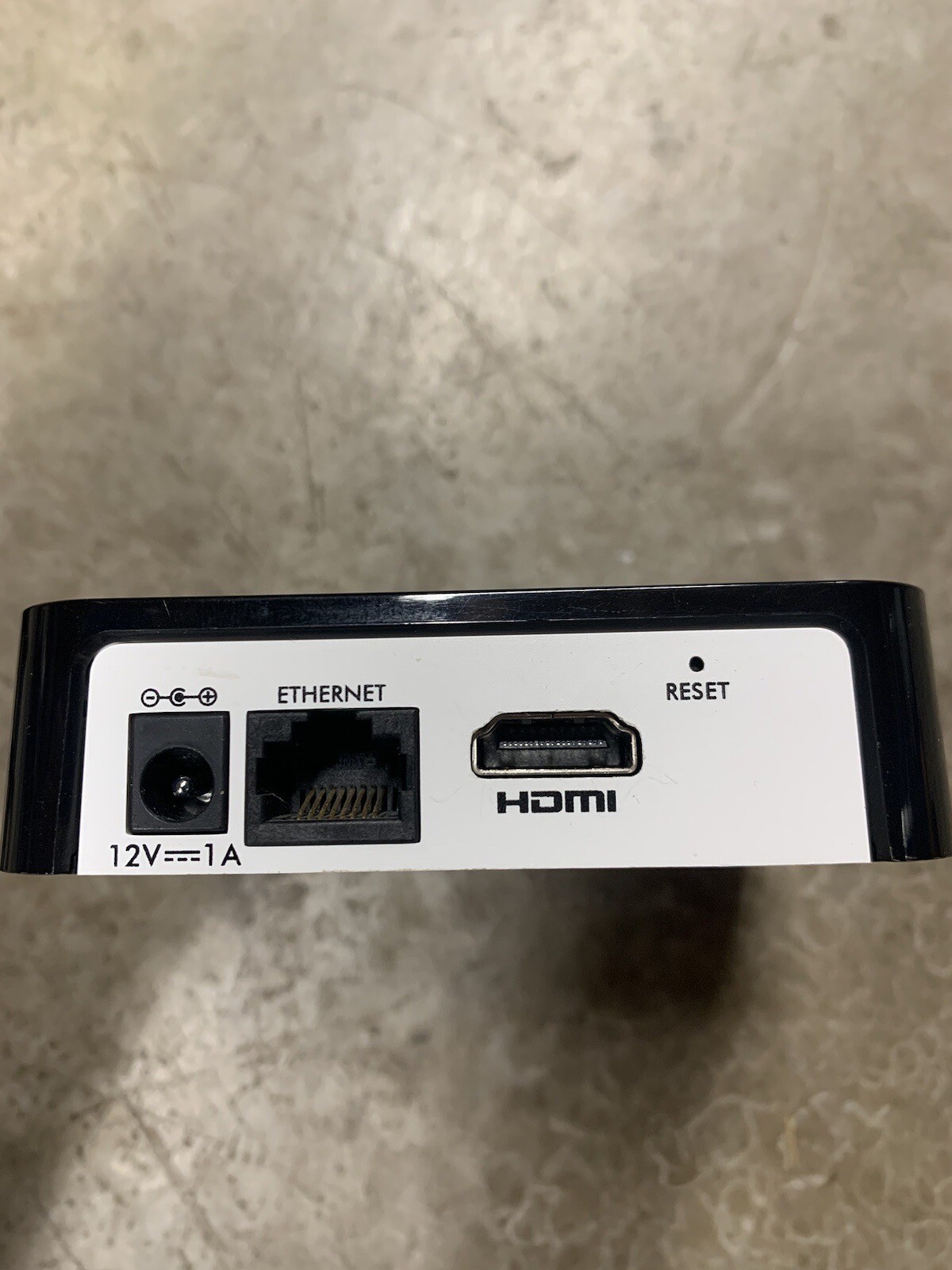 NetGear NTV300 HD Media Streaming Player  And Charger