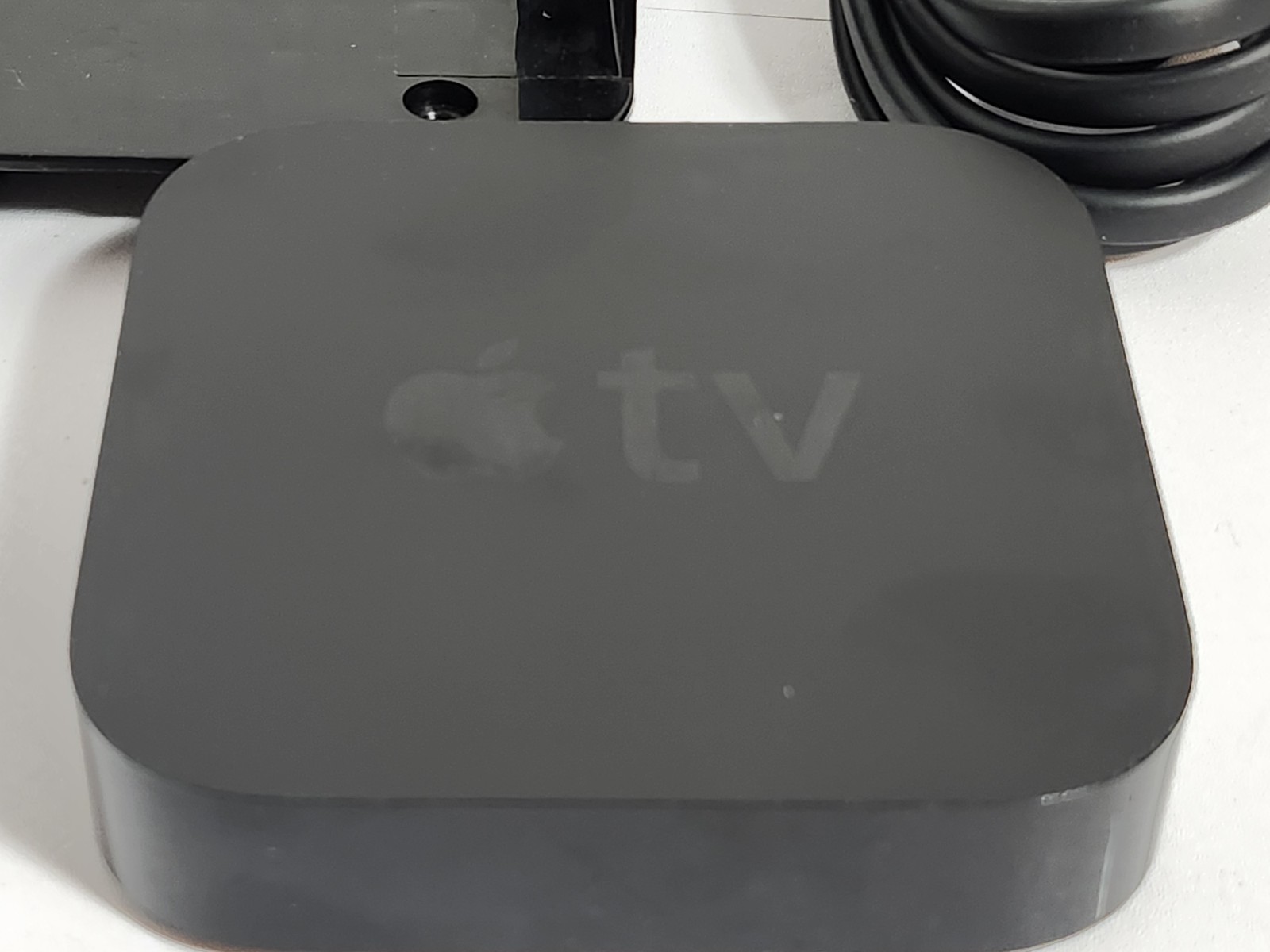 Apple TV A1427 (3rd Generation) HD Media Streamer w/Stand But NO Remote–Working